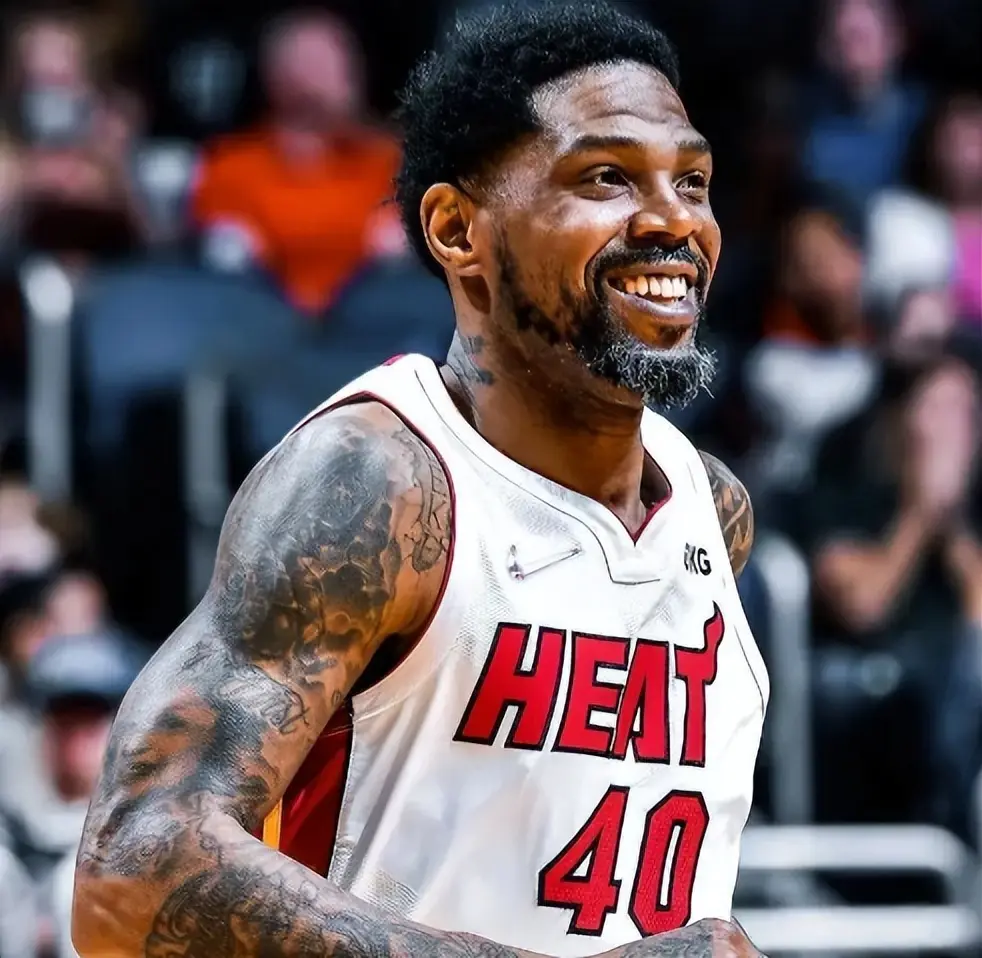 3377官网-泽连斯基与一只耳争吵原因