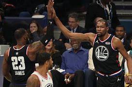 3377中国官网-赛地聚焦：全明星赛集结日热度飙升，门兴格拉德巴赫外线爆发，媒体盛赞，团队化学反应显著